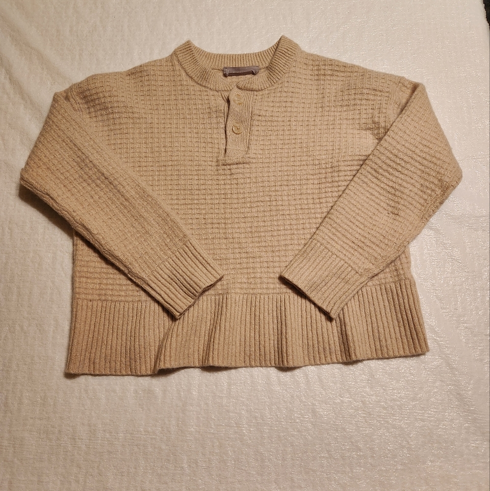 Everlane women's cashmere button sweater. Beige size small.